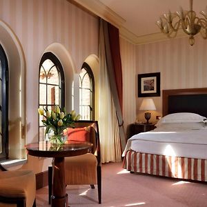 Camera con letto king size